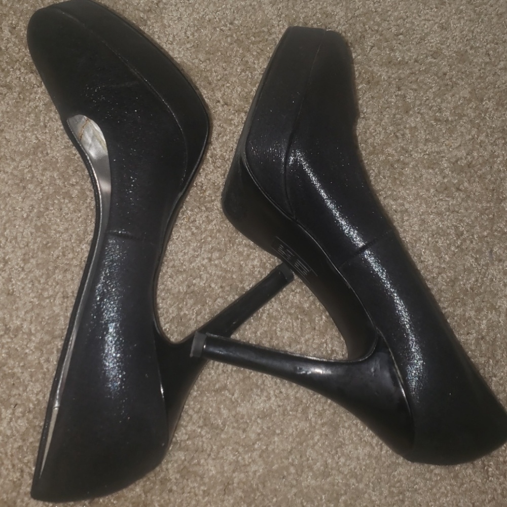 Stilletos - Picture 3 of 5